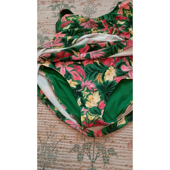 NWT Old Navy Green Floral Side Tie Swim Dress Built In Briefs Padded Vacation - Picture 13 of 14